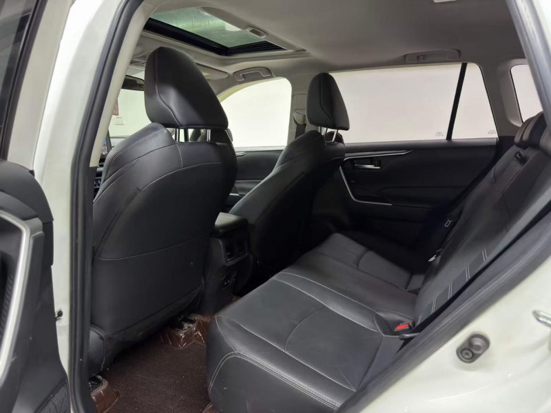 新鄉21年豐田RAV4榮放9