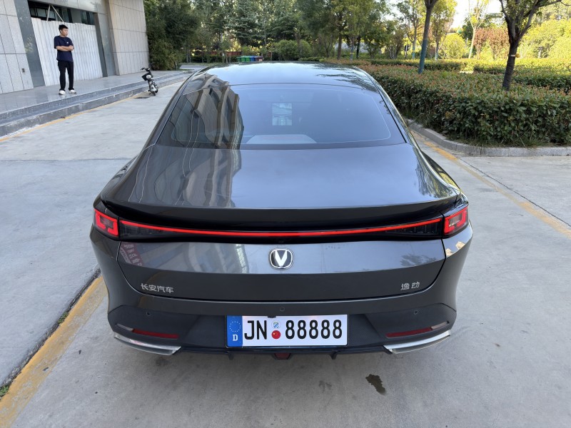 濟寧25年長安汽車逸動9