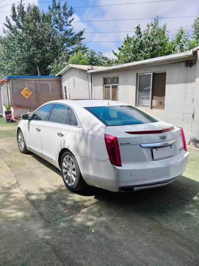 青島15年凱迪拉克XTS9