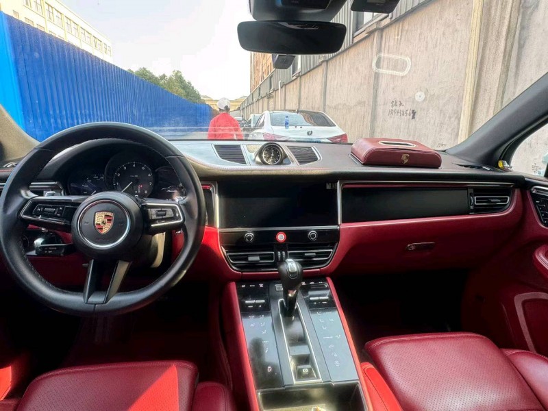 紹興24年保時捷Macan4