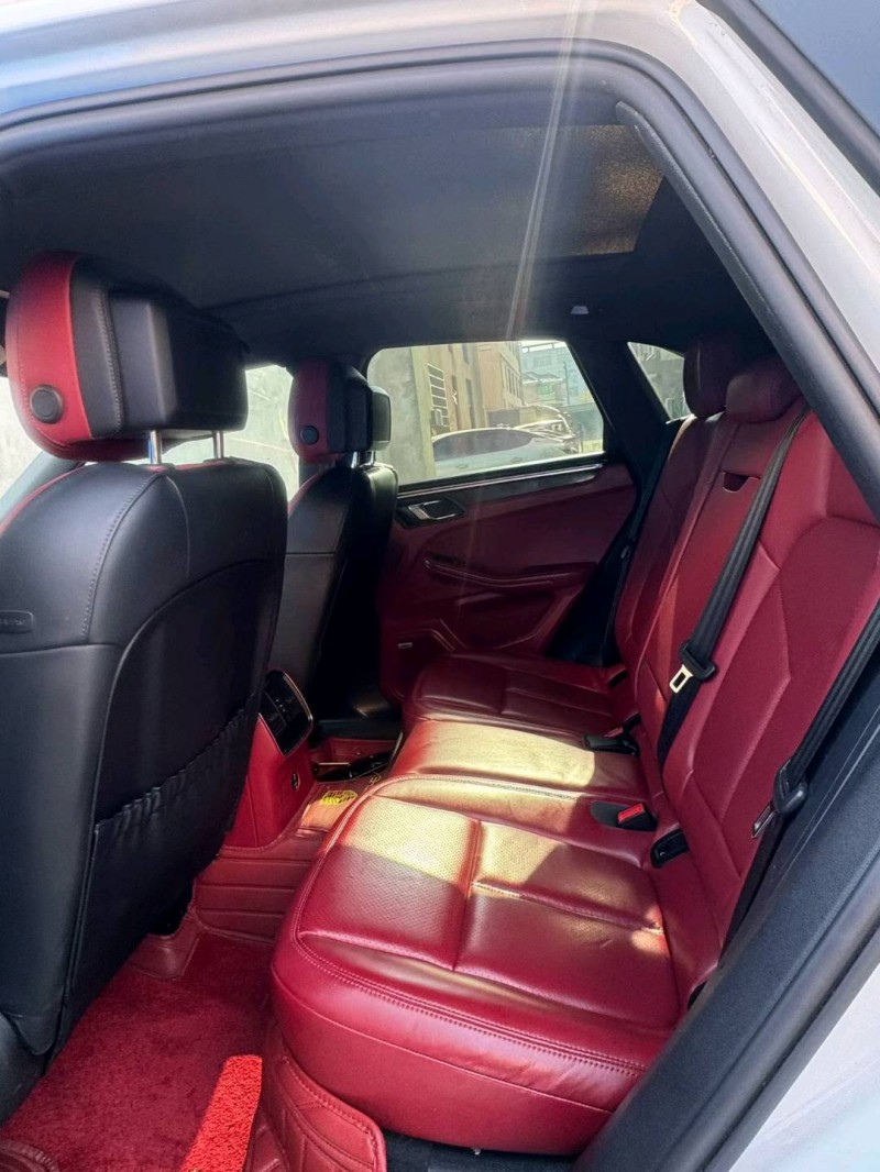 紹興24年保時捷Macan5