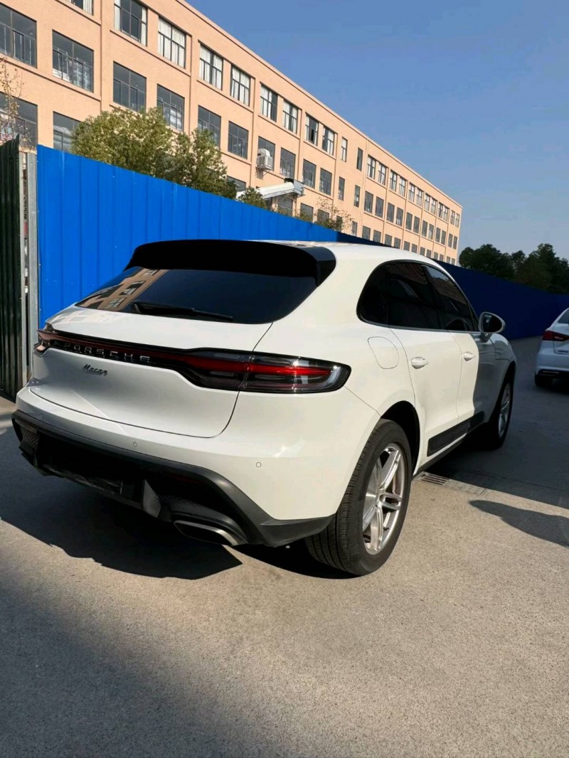 紹興24年保時捷Macan7
