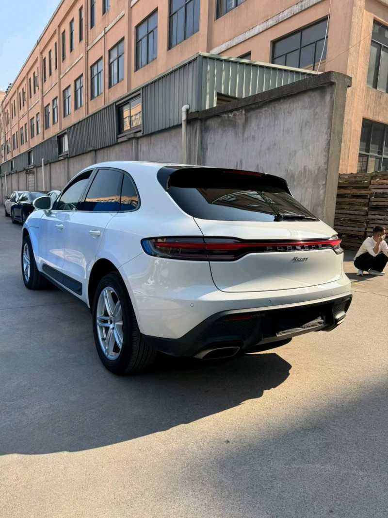 紹興24年保時捷Macan9