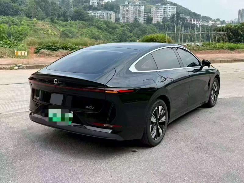三明25年長安汽車啟源8