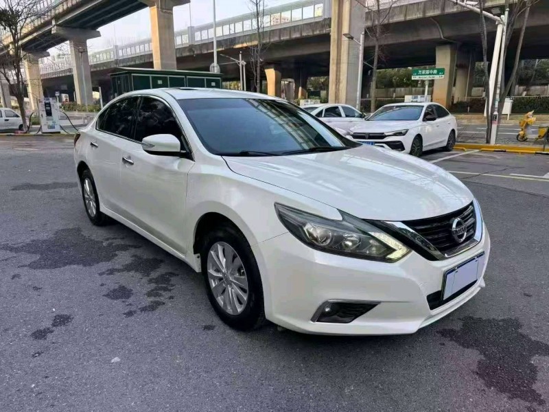 長沙18年日產天籟3