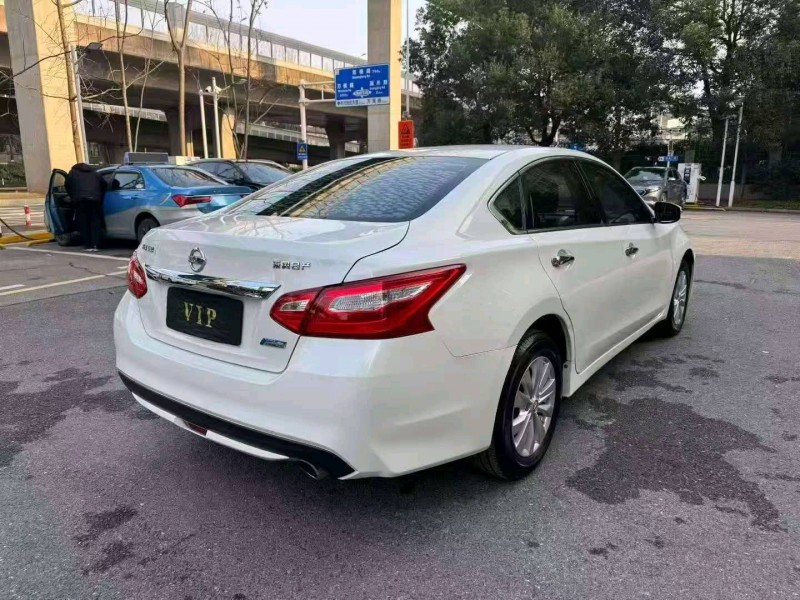 長沙18年日產天籟4