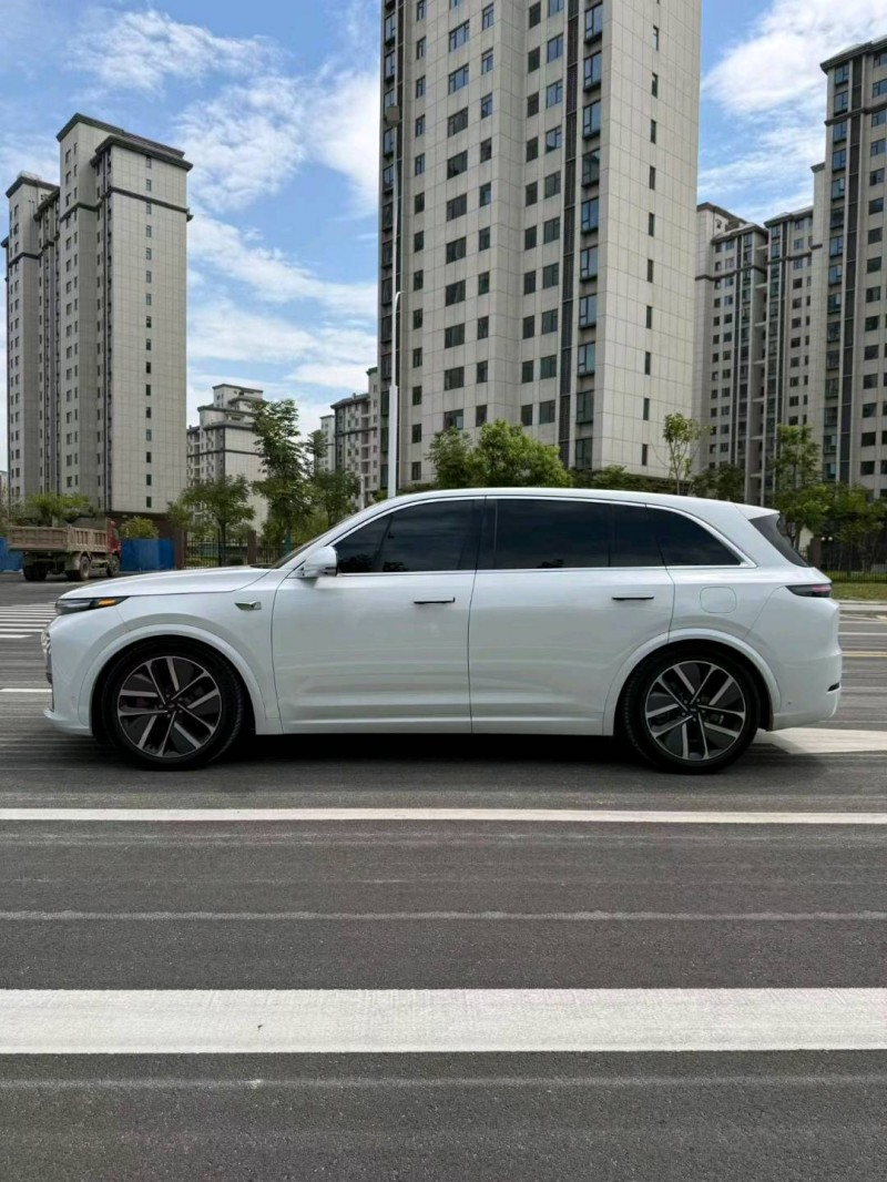 襄阳25年理想L77