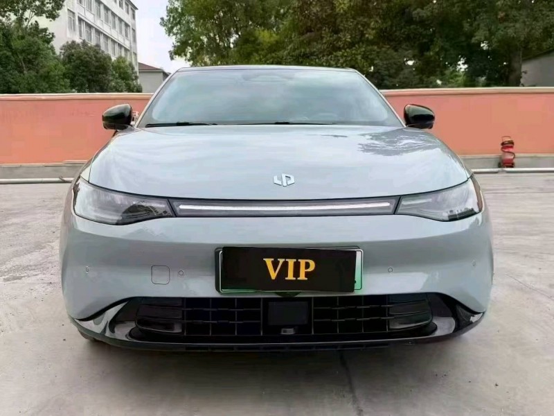 襄陽25年零跑汽車C011
