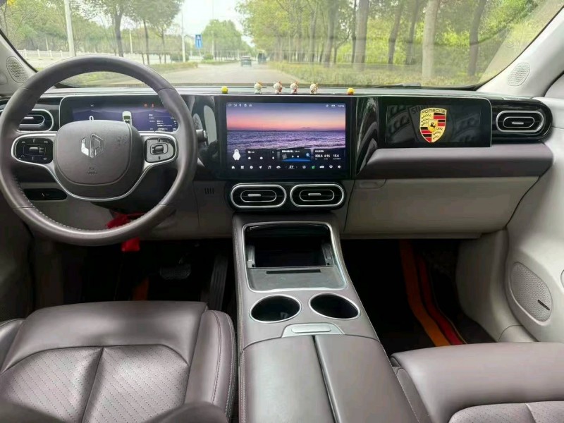 長沙23年零跑汽車C118