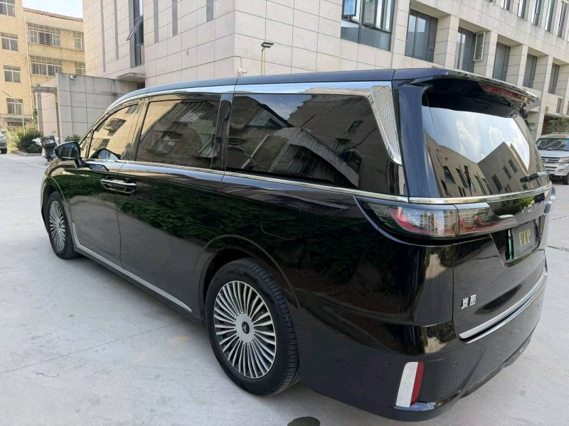 襄陽25年嵐圖汽車夢想家8