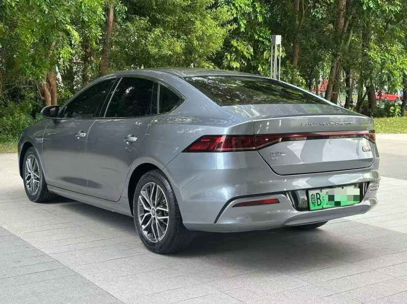 深圳22年比亞迪秦8