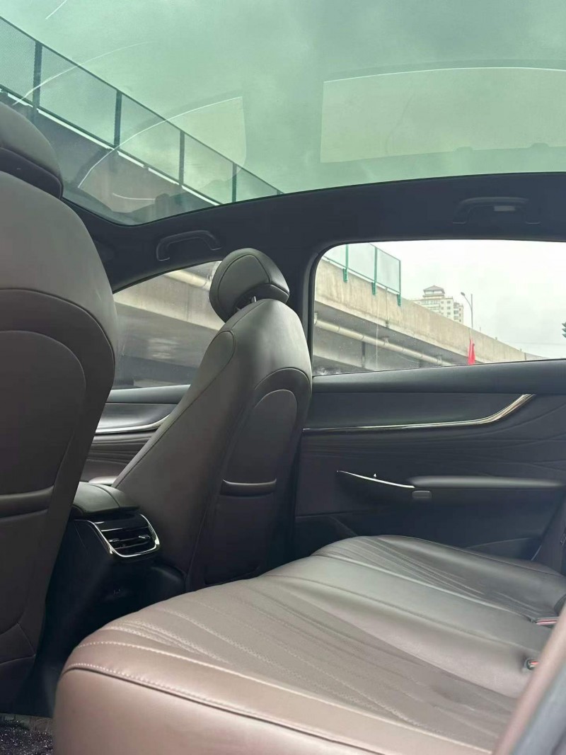 洛陽25年長安汽車啟源6