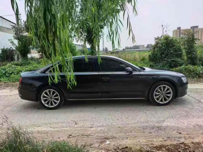煙臺12年奧迪A8L3