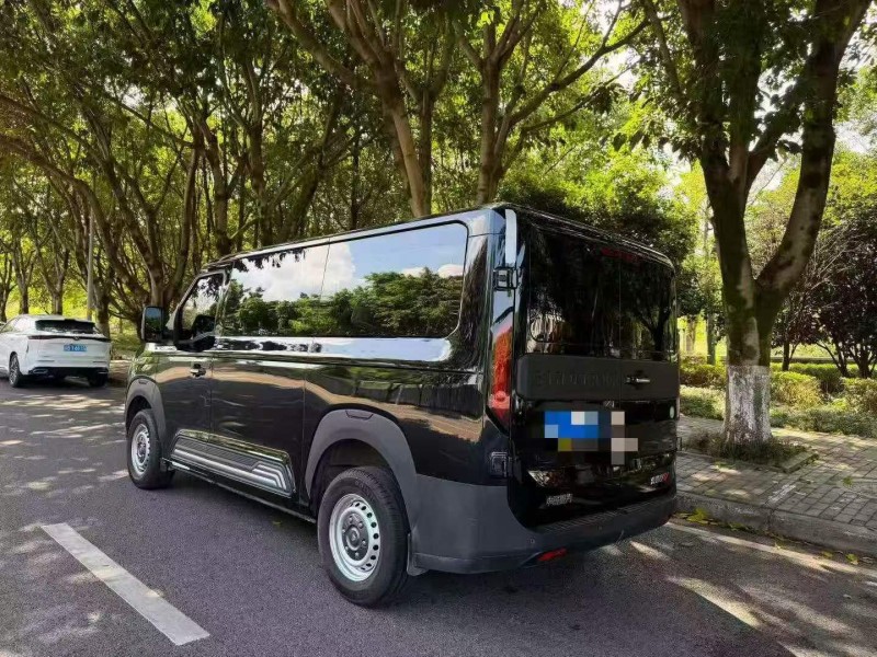 重慶25年卡車系列重汽先鋒官V8