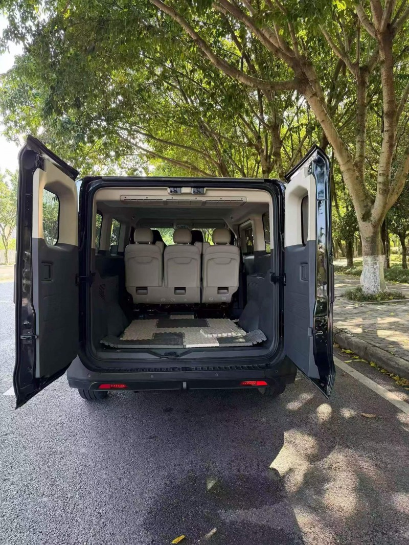 重慶25年卡車系列重汽先鋒官V9