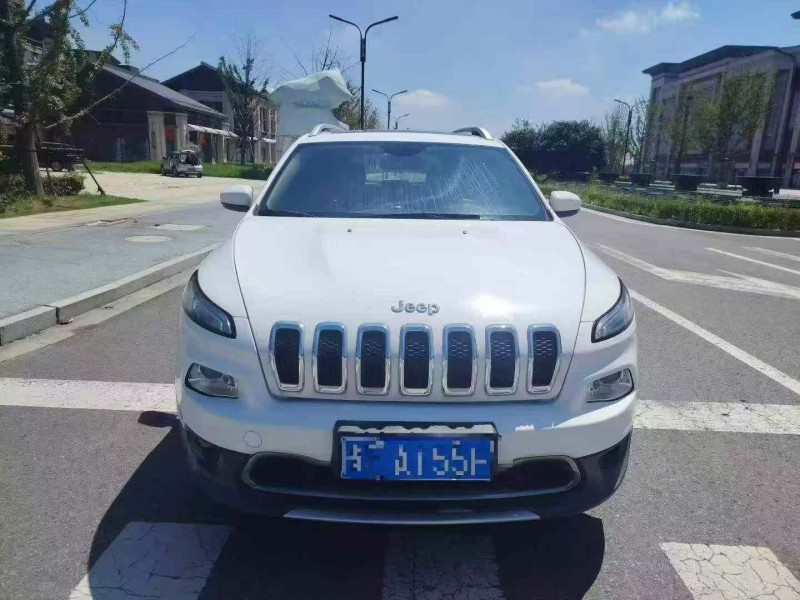 淮安17年Jeep自由光1