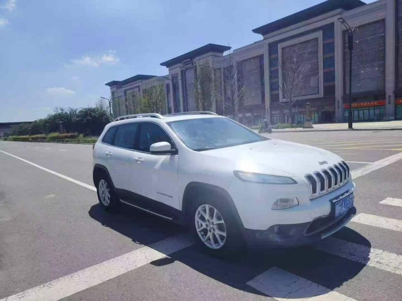 淮安17年Jeep自由光2