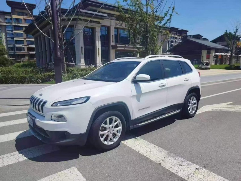 淮安17年Jeep自由光3