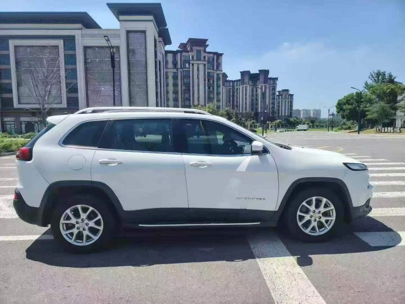 淮安17年Jeep自由光7