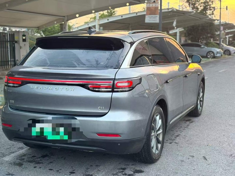 金華22年零跑汽車C113