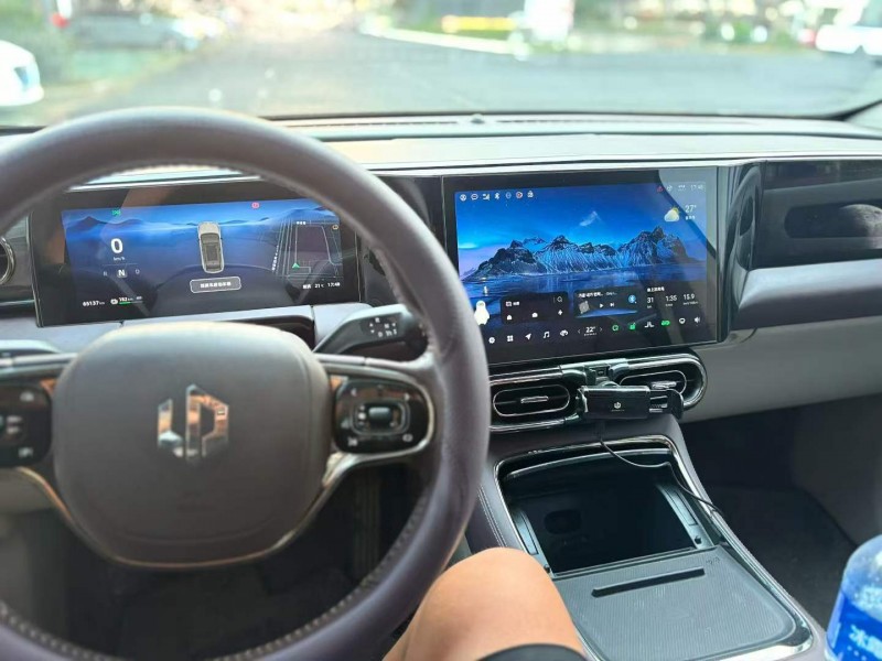 金華22年零跑汽車C116