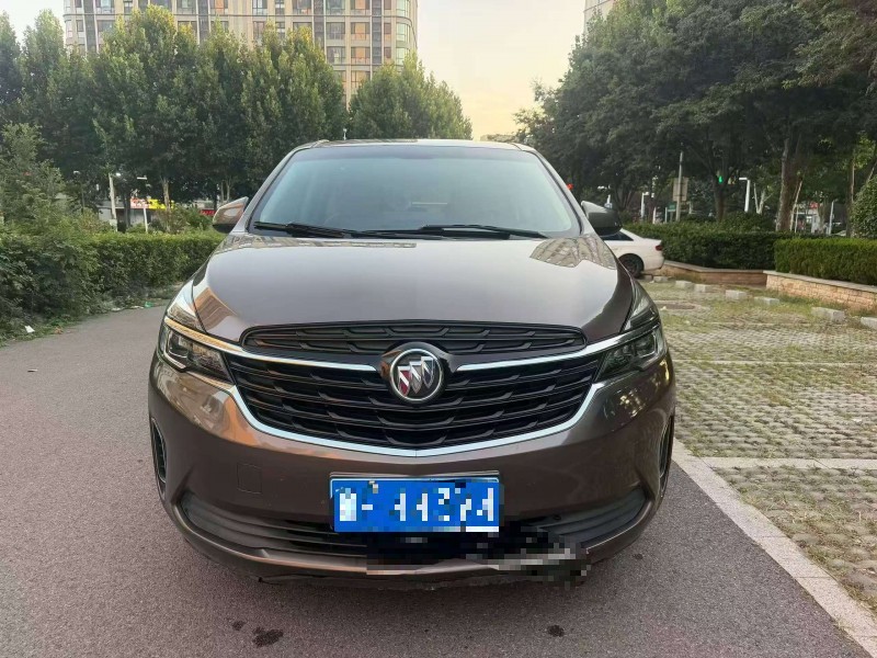 济宁21年别克GL81