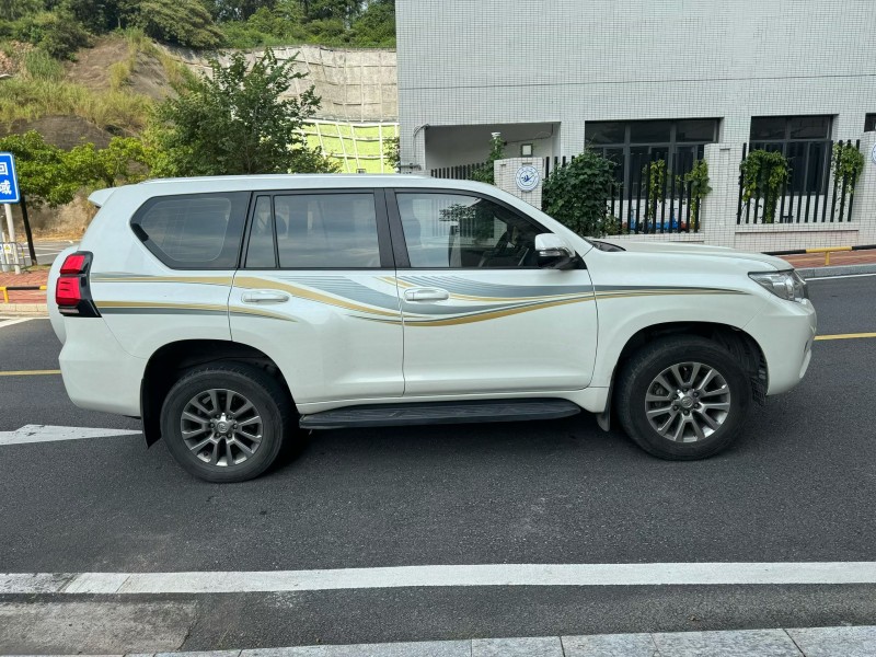 中山19年豐田普拉多2