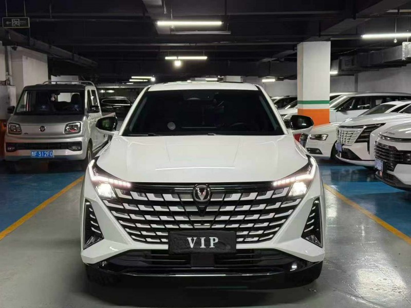 成都25年長安汽車UNI1