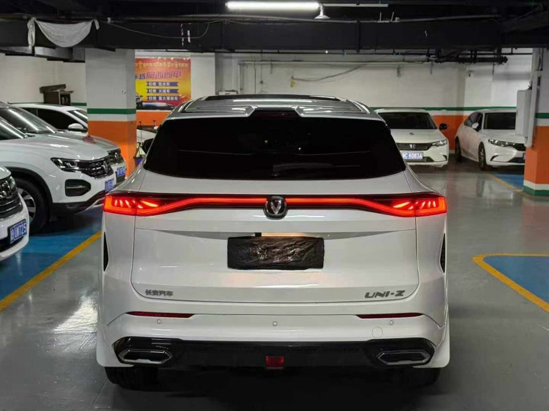 成都25年長安汽車UNI7