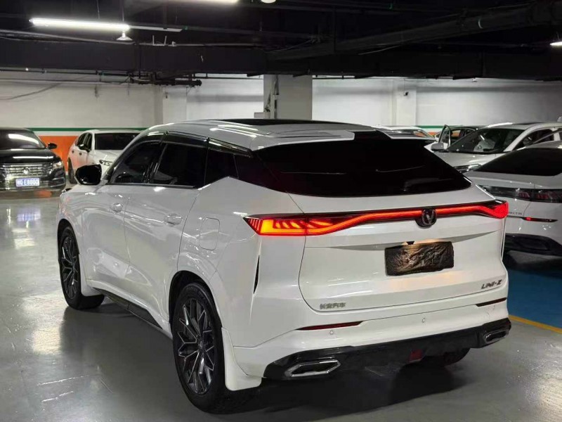 成都25年長安汽車UNI9