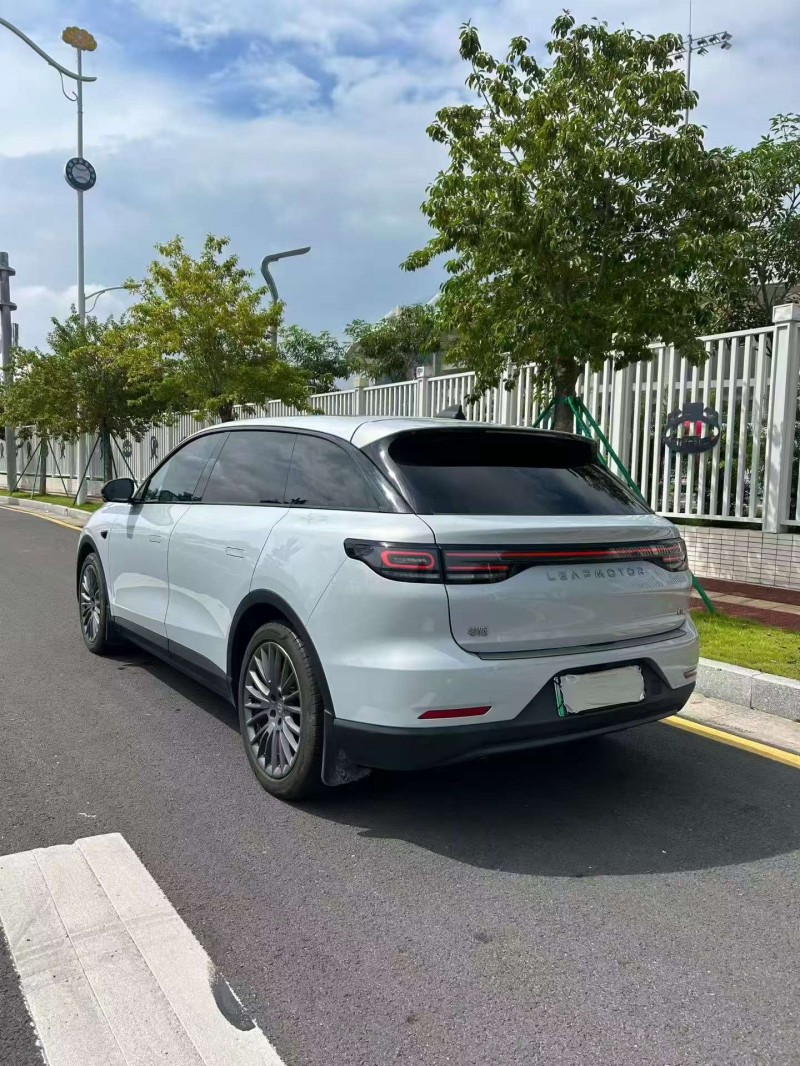 廣州23年零跑汽車C114