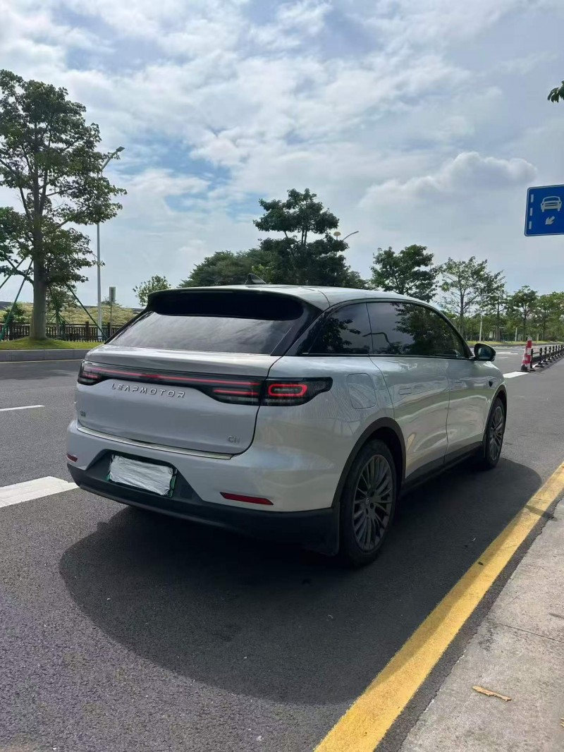 廣州23年零跑汽車C115