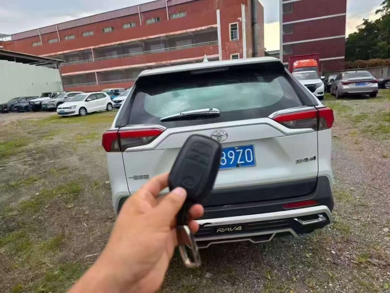 廣州22年豐田RAV4榮放8