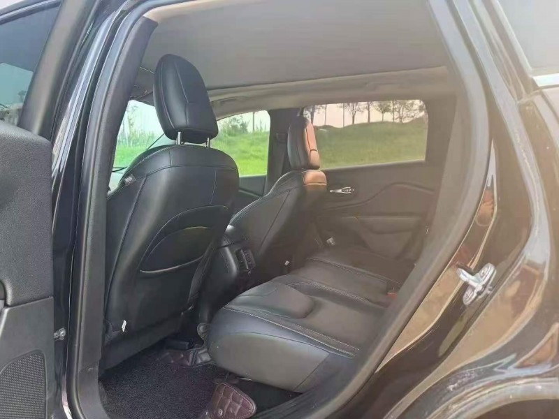 鄭州18年Jeep自由光5