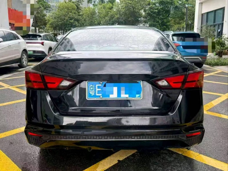 深圳21年日產天籟8