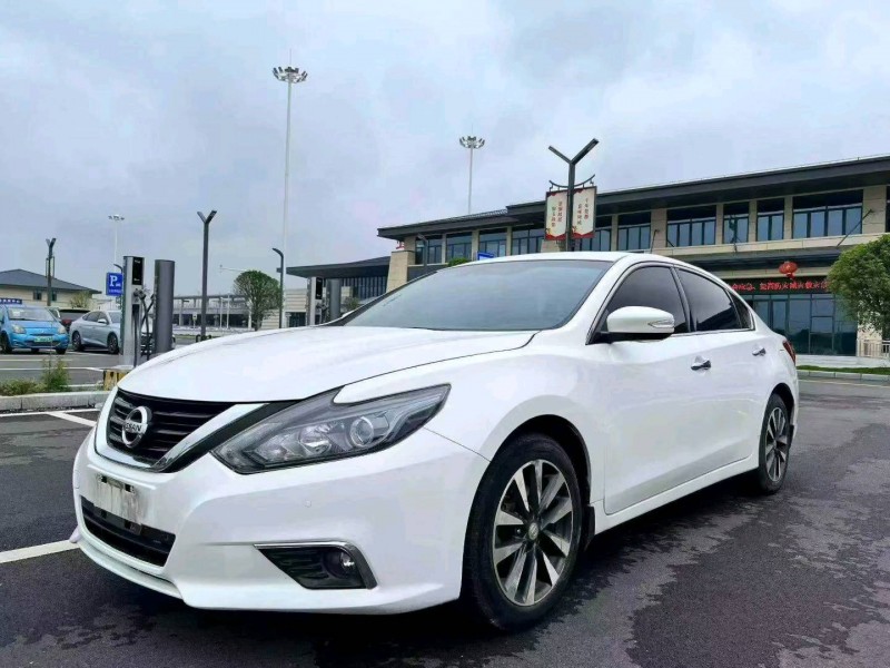 襄陽18年日產天籟2