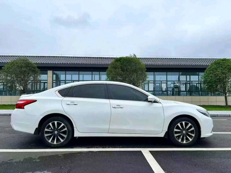 襄陽18年日產天籟6