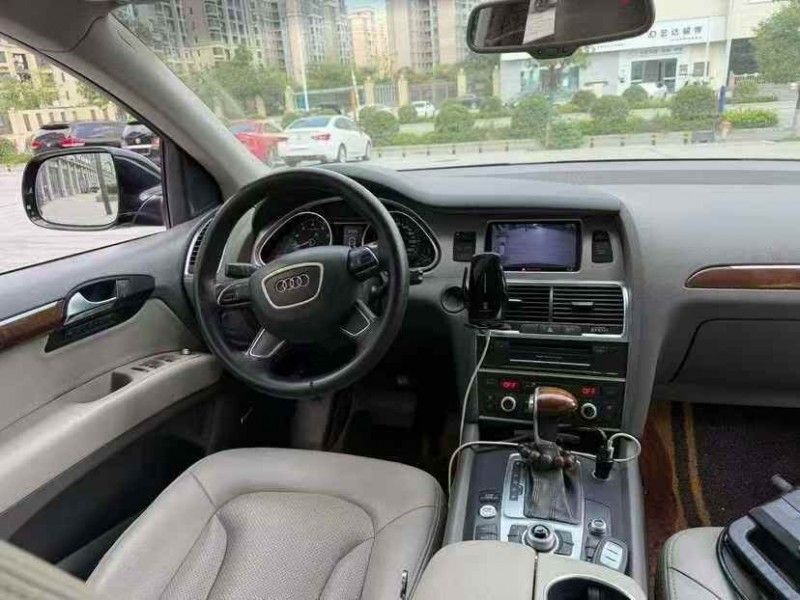 新余12年奧迪Q74