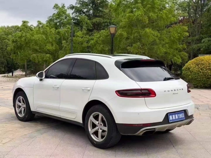 東營15年保時捷Macan8