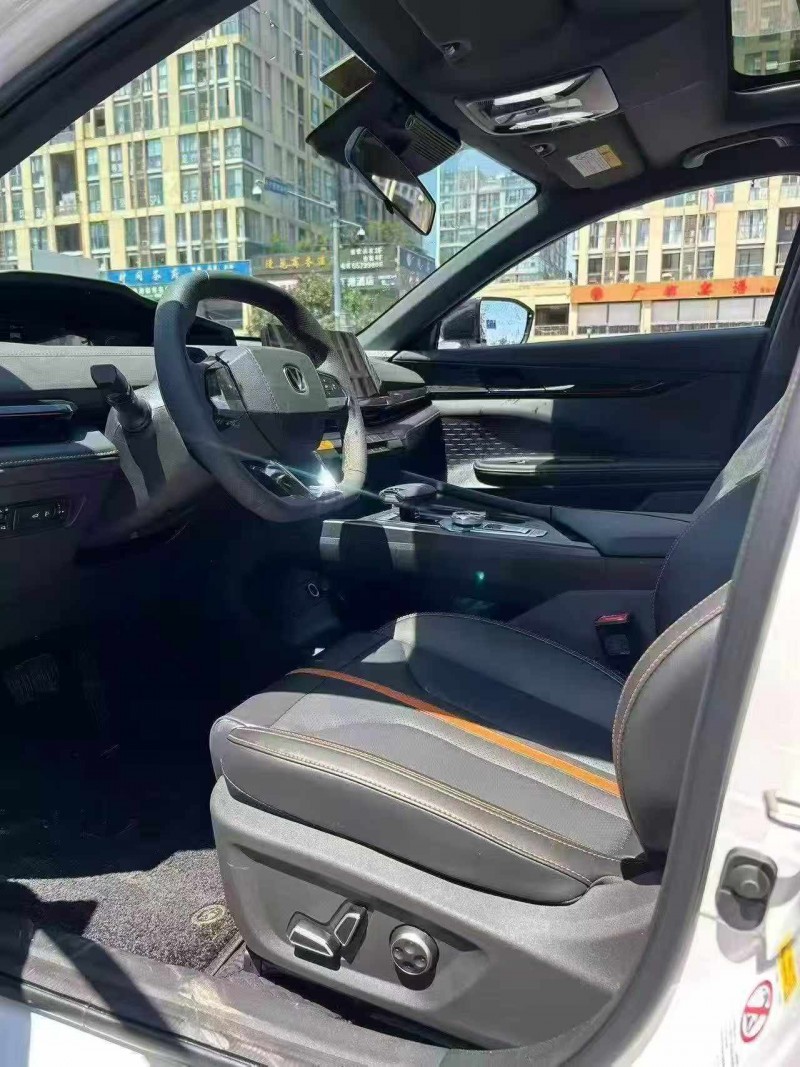 瀘州25年長安汽車UNI5
