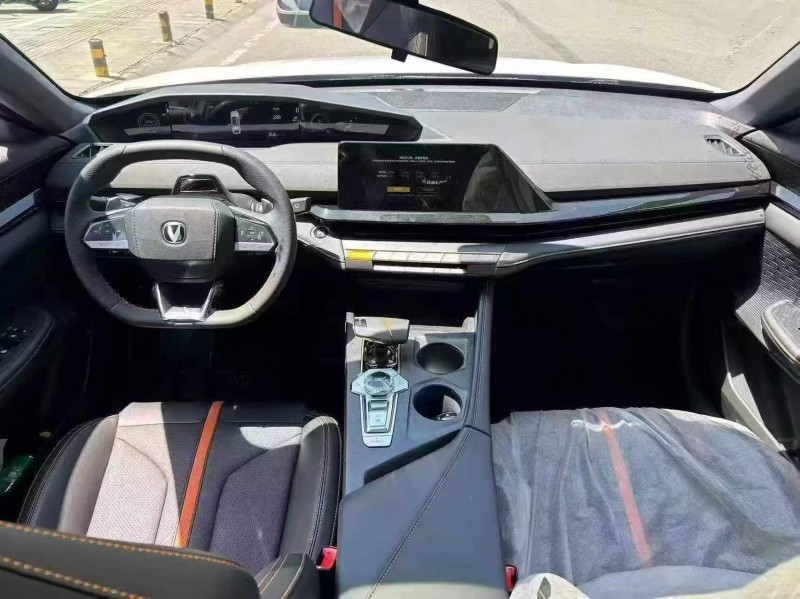 瀘州25年長安汽車UNI7