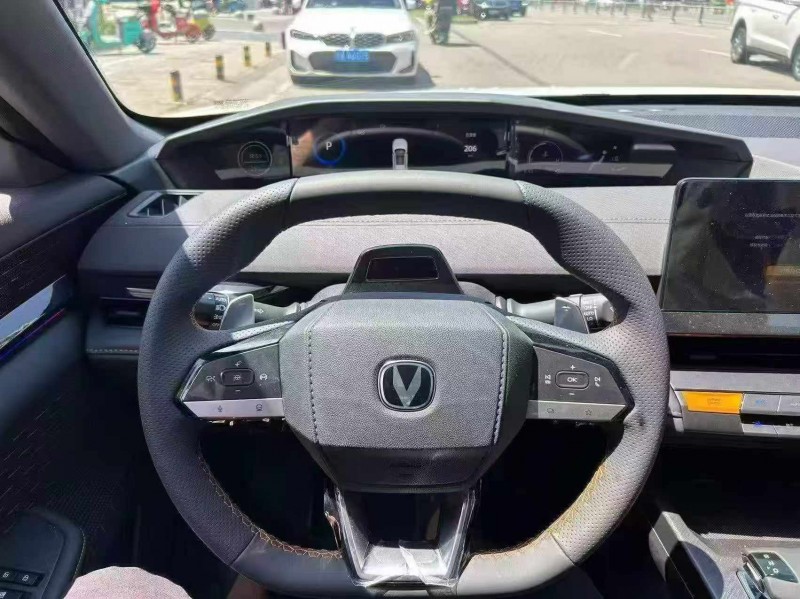 瀘州25年長安汽車UNI8