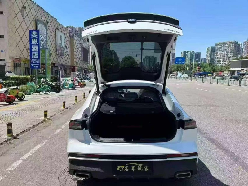 瀘州25年長安汽車UNI9