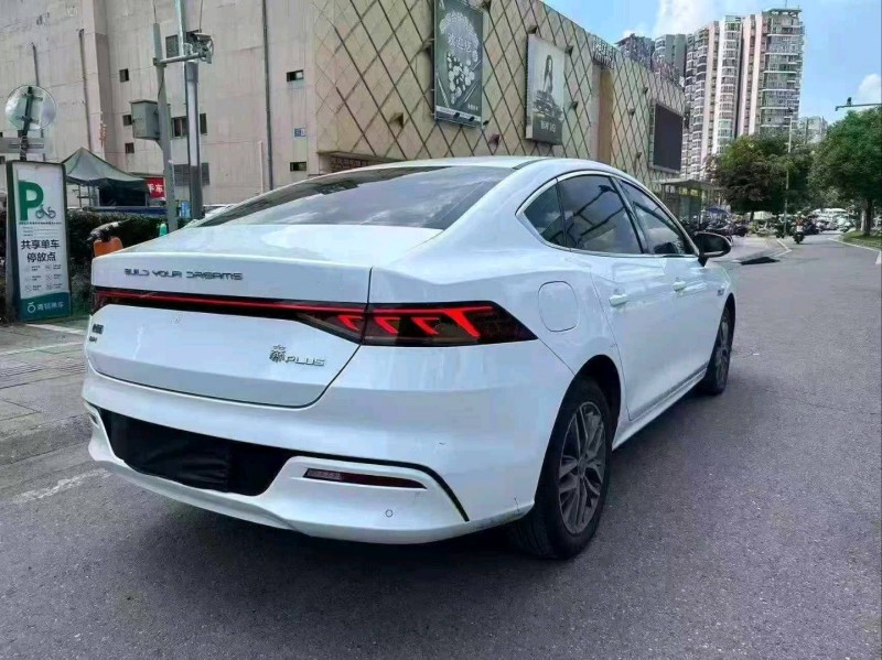 德陽23年比亞迪秦5