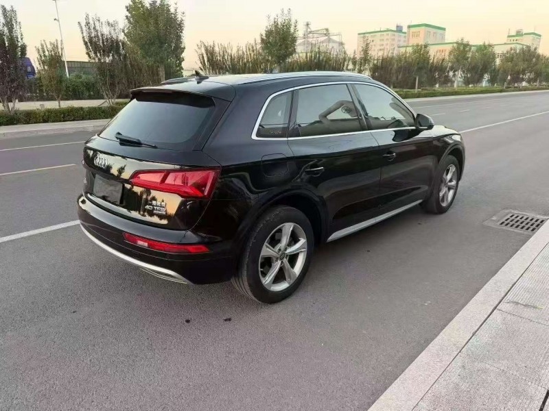 煙臺19年奧迪Q58