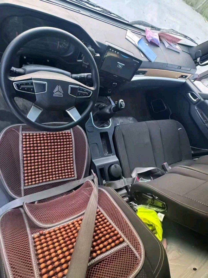 鶴壁25年卡車系列重汽王牌4