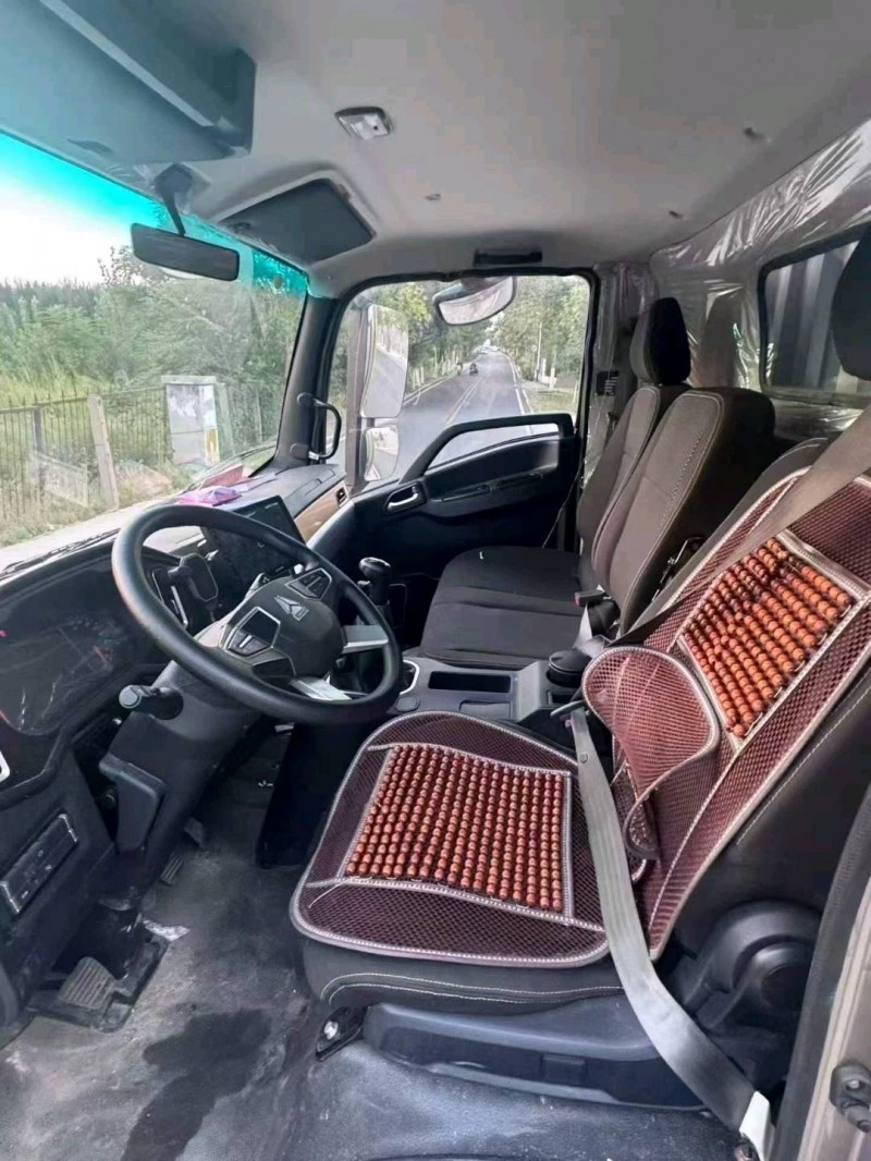 鶴壁25年卡車系列重汽王牌6