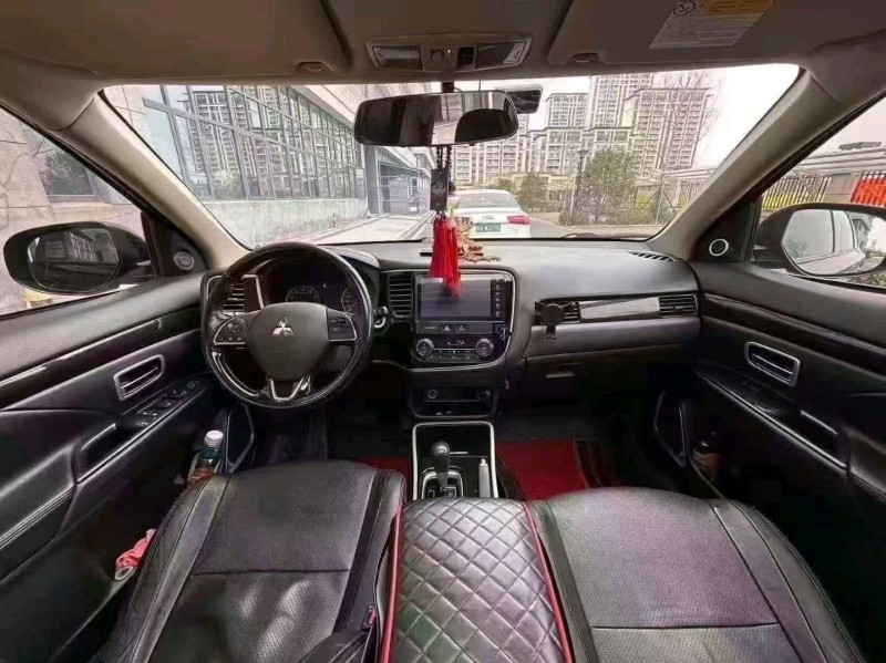 阜陽18年三菱歐藍德9