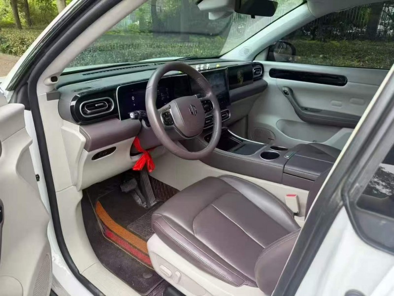 常德23年零跑汽車C114