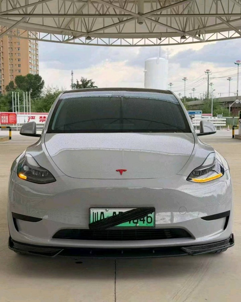 临夏23年特斯拉MODEL Y1